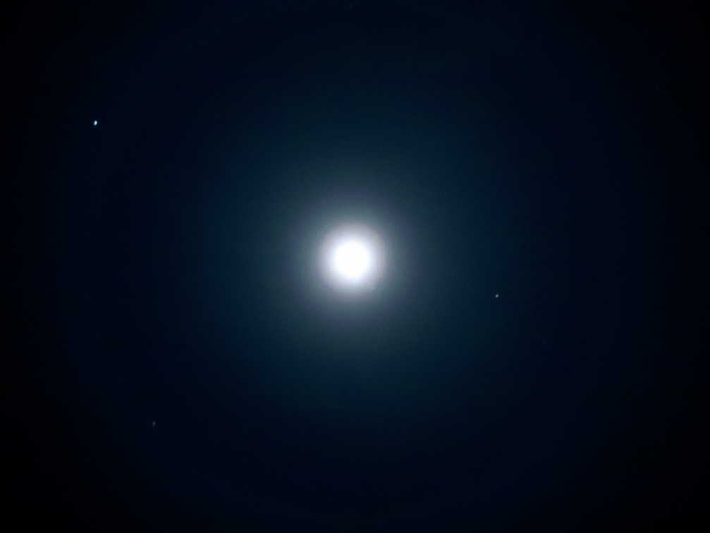 I love this halo around the Moon.